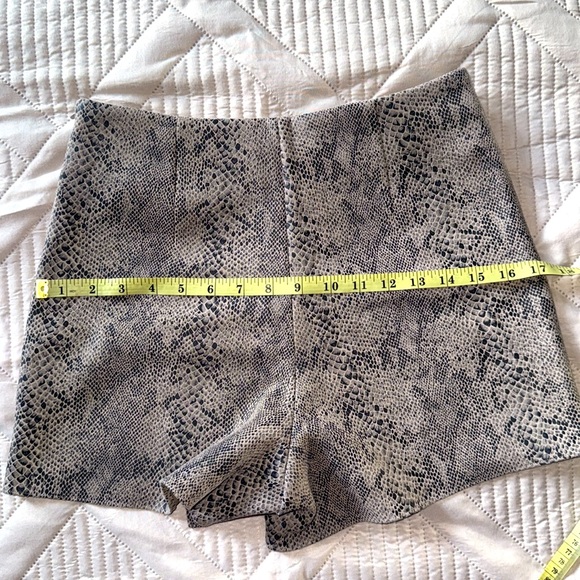 Zara Snake skort . Size Small - Picture 5 of 9
